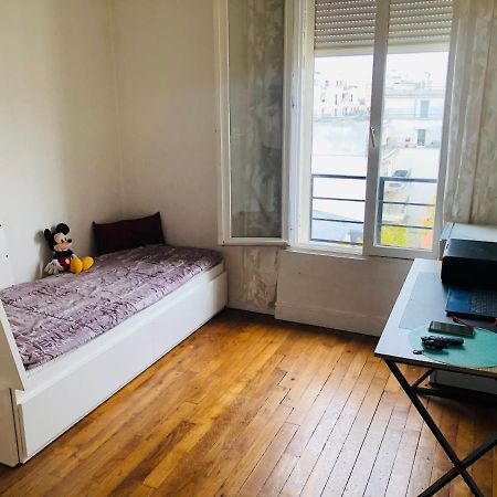 Appartement Tres Calme A 10Mn De Paris - Woman & Couples Only Courbevoie Bagian luar foto
