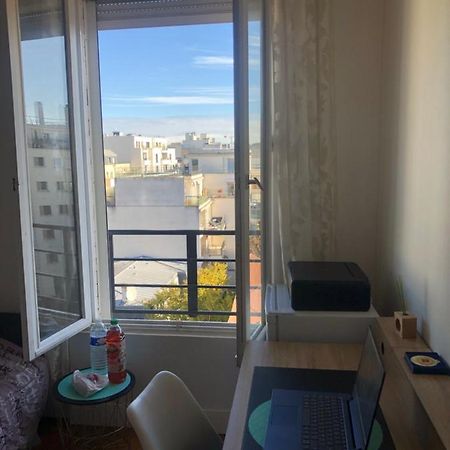 Appartement Tres Calme A 10Mn De Paris - Woman & Couples Only Courbevoie Bagian luar foto