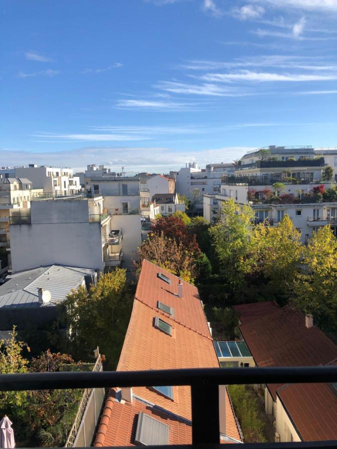Appartement Tres Calme A 10Mn De Paris - Woman & Couples Only Courbevoie Bagian luar foto
