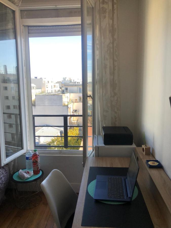 Appartement Tres Calme A 10Mn De Paris - Woman & Couples Only Courbevoie Bagian luar foto