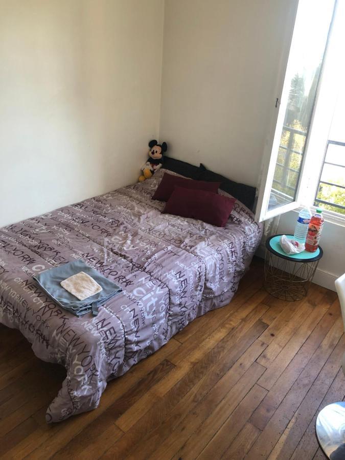 Appartement Tres Calme A 10Mn De Paris - Woman & Couples Only Courbevoie Bagian luar foto