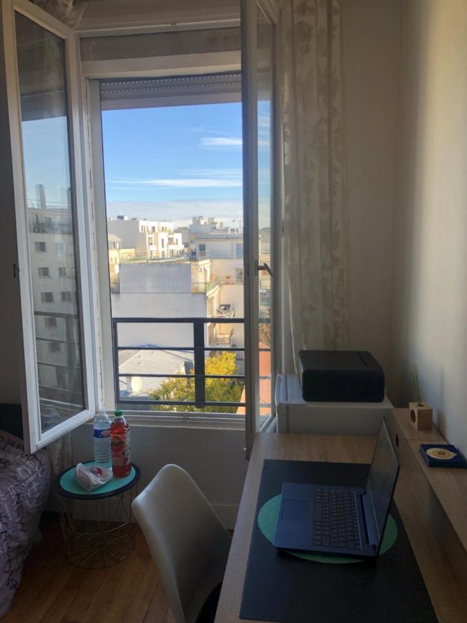 Appartement Tres Calme A 10Mn De Paris - Woman & Couples Only Courbevoie Bagian luar foto